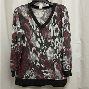 V-Neck Long Sleeve Animal Print Sweater - Gray & Burgundy